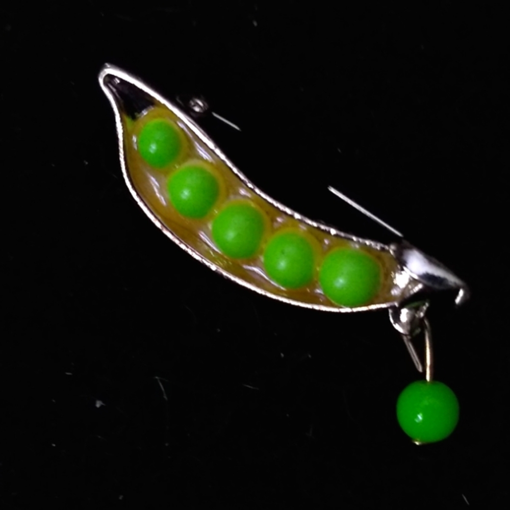 Green Peas In a Pod Brooch